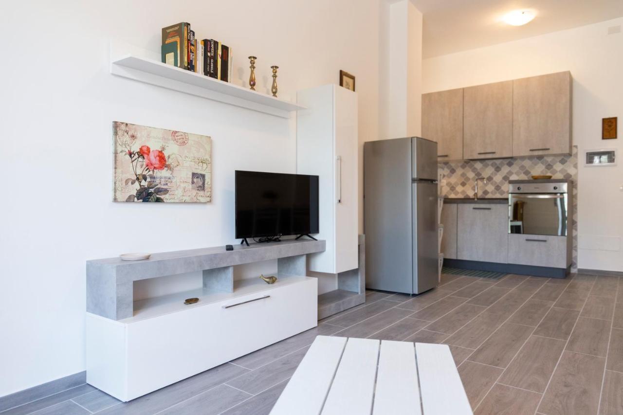 Gray Pearl - Modern Apartment In City Center Arona Eksteriør bilde