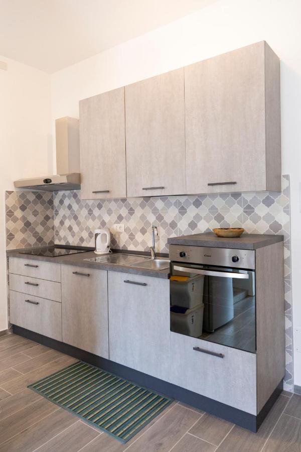 Gray Pearl - Modern Apartment In City Center Arona Eksteriør bilde